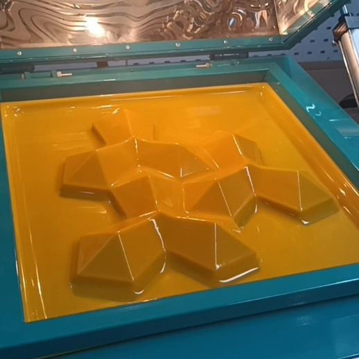 Plastic Sheet Vacuum Forming Machine Advertising