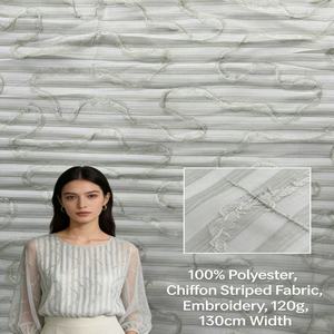 Ce tissu <span class=keywords><strong>en</strong></span> <span class=keywords><strong>crêpe</strong></span> de viscose pure est imprimé, brodé et teint. Il convient aux sherwani, kurti, lahenga et autres vêtements de cérémonie. - Product Image 3