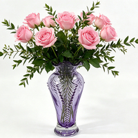 Vase en verre artisanal à motif floral en relief avec bord festonné pour la décoration intérieure