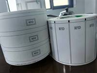 Étiquette RFID programmable et imprimable personnalisable en usine, mini-étiquette longue portée 860-960 MHz MR6 M730 pour cartes de visite et usage hôtelier