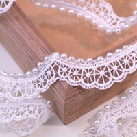 Ruban décoratif en dentelle ajourée noir et blanc, fait main, orné de perles et de dentelle festonnée, pour vêtements, coiffes et décorations artisanales