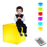 Meubles d'extérieur modernes en cube à LED, télécommande, couleurs changeantes, tabourets carrés rechargeables, chaise en cube à LED