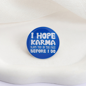 Pin <span class=keywords><strong>de</strong></span> Esmalte con Frases Satirizantes y Emocionales: Espero que la Karma te Proporcione una Larga Mala Suerte <span class=keywords><strong>Antes</strong></span> <span class=keywords><strong>de</strong></span> que yo lo haga. Broche, Insignia para Mochila, Joyería, Regalo - Product Image 3