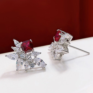 Orecchini a Perno a Forma di Occhio Rosso per Donne, Accessori per Orecchie Semplici per Uso Quotidiano - Product Image 4