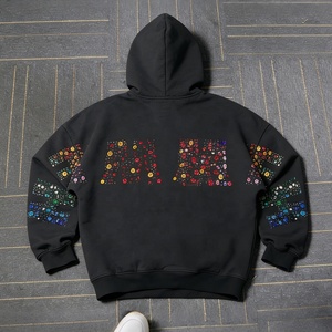 Sweat-shirt à capuche pour homme en coton 100% de nouvelle conception, avec des détails en strass colorés et des bords effilochés, tendance et décontracté - Product Image 3