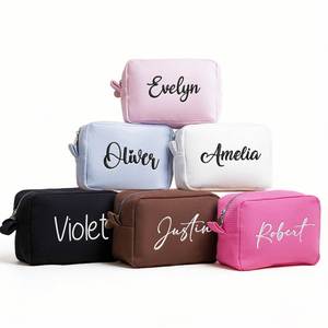 Bolsa de Cosméticos Bordada con Diseño de Waffle, Bolsas de Maquillaje Monogramadas, Regalos para Damas de Honor, Bolsa de Artículos de Aseo con Nombre Personalizado - Product Image 1