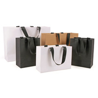 Sacs cadeaux en papier kraft de luxe recyclables, avec poignée, impression numérique personnalisée du logo pour l'emballage de cadeaux et de courses