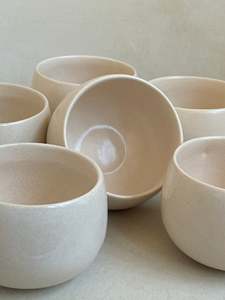 Tazza da caffè in ceramica raffinata senza manico, tazze in porcellana Japandi, piccola tazza da tè pomeridiano. - Product Image 6