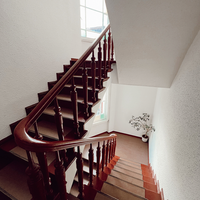 Escaleras de Madera Maciza de Primera Calidad con Grosor de Peldaño Personalizado y Elementos de Fijación Ocultos de Alta Resistencia
