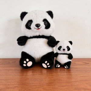 Muñeco de Peluche Panda Premium con Diseño Bordado, Forro de Malla de Algodón PP - Fábrica de Bolsas con Temática China, Venta al por Mayor para Tiendas de Regalos - Product Image 3