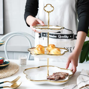 Venta caliente de lujo de cerámica Phnom Penh plato de postre soporte nueva pantalla de <span class=keywords><strong>Triple</strong></span> capa <span class=keywords><strong>para</strong></span> pasteles de frutas excelente decoración del hogar - Product Image 3