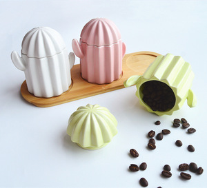 Nouvelle conception, écologique, durable, adorable, ensemble <span class=keywords><strong>de</strong></span> pots <span class=keywords><strong>de</strong></span> rangement en céramique en forme <span class=keywords><strong>de</strong></span> <span class=keywords><strong>cactus</strong></span>, lot <span class=keywords><strong>de</strong></span> 2 ou 3 avec couvercle et cuillère en bois pour la cuisine - Product Image 4