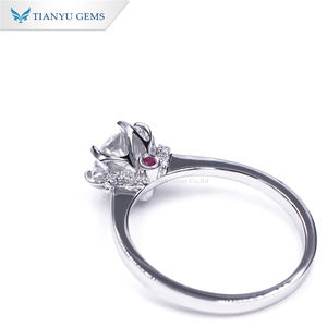 แหวนเงินแท้ 925 ประดับเพชรโมอิสซาไนต์ทรงบริลเลียนท์คัต 0.5 กะรัต และ 1 กะรัต จาก Tianyu ดีไซน์หรูหรา ประณีต เหมาะสำหรับเป็นเครื่องประดับขอแต่งงานสำหรับผู้หญิง - Product Image 2