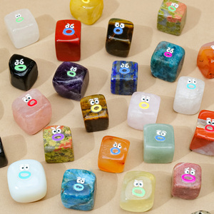 Vente en gros d'objets artisanaux en cristal naturel, cube de cristal Meme, ornement de guérison Reiki, bloc mignon, décoration de maison de style dessin animé - Product Image 3