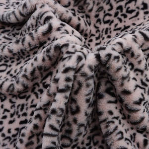 Tela de Felpa de Poliéster 100% con Estampado de Piel de Conejo Sintética Suave Tipo Leopardo Reciclado para Prendas de Moda, Terciopelo - Product Image 4