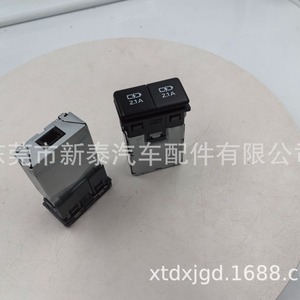 ที่ชาร์จแบตในรถ 2.1A USB Type-C QC3.0 ชาร์จเร็ว 12-24V แบบหนีบ สำหรับรถยนต์โตโยต้า โคโรลล่า แคมรี่ ไฮแลนเดอร์ เซียนน่า อวาลอน - Product Image 3