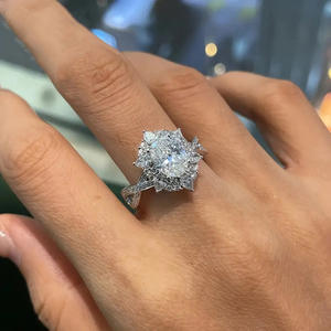 Anello con Diamante Taglio Ovale A160 in Oro Bianco Naturale Colore D Anello di Fidanzamento per Donna - Product Image 1