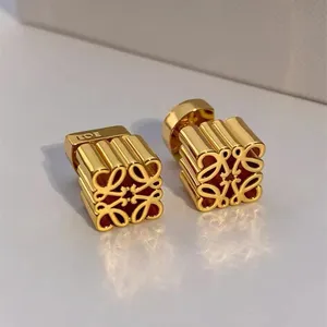 Vintage hochwertige französische Ohrringe 18k Gold plattiert geometrisch hohl quadratisch Mondkuchen Ohrringe Nische-Design quadratische Ohrringe