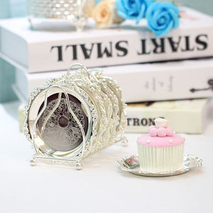 Décoration <span class=keywords><strong>de</strong></span> fête <span class=keywords><strong>de</strong></span> mariage Porte-cupcakes <span class=keywords><strong>de</strong></span> luxe Mini <span class=keywords><strong>assiette</strong></span> à gâteau en métal doré Plats <span class=keywords><strong>de</strong></span> service à dessert avec support <span class=keywords><strong>de</strong></span> rangement - Product Image 3