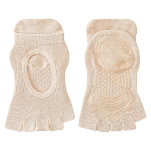 Los estudios de yoga se especializan en calcetines de pilates y fitness con orejas y talón expuestos, cinco dedos y suela antideslizante con adhesivo. - Product Image 5