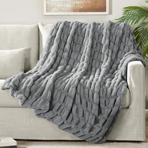 Manta de Felpa Suave de Pelo Sintético de Conejo, Tejida en Poliéster y Spandex, de Zhengtai, para Decoración del Hogar - Product Image 1