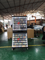 Présentoir de Sol Moderne en Métal et Acrylique pour Jeux de Cartes à Collectionner, Étagères Réglables, Éclairage LED, Écologique, Design Adapté à Tous – Vente Flash