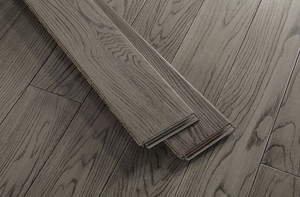 Suelo de <span class=keywords><strong>madera</strong></span> dura de <span class=keywords><strong>roble</strong></span> blanco gris <span class=keywords><strong>claro</strong></span> de 18mm de estilo nórdico <span class=keywords><strong>madera</strong></span> maciza preacabada para uso en interiores en casas prefabricadas - Product Image 6