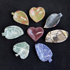Sculpté à la main Unakite Quartz cristal coeur lune bol méditation cristal naturel feuille forme bol - Product Image 3