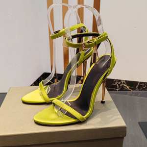 <span class=keywords><strong>Tacchi</strong></span> Eleganti e Sexy in Denim <span class=keywords><strong>Rosa</strong></span> Acceso con Dettagli Metallici Blu, Punta Affusolata, Chiusura con Lucchetto Dorato e Lacci alla Caviglia, Modello Unico e Lussuoso 2025 - Product Image 4