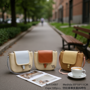 Bolso bandolera con solapa de rafia sintética 30x18x11cm con correa de cuero para mujer - Product Image 3