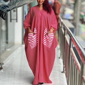 Abito da donna 2026 nuovo modello africano Kafotan <span class=keywords><strong>a</strong></span> <span class=keywords><strong>righe</strong></span> verticali bianche <span class=keywords><strong>e</strong></span> nere, <span class=keywords><strong>vestito</strong></span> ampio con scollo <span class=keywords><strong>a</strong></span> V <span class=keywords><strong>e</strong></span> maniche <span class=keywords><strong>a</strong></span> pipistrello, taglie forti - Product Image 4