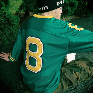 T-shirt sportif pour femme à imprimé numérique, coupe oversize, col en V, color block, style streetwear décontracté, haut tricoté pour le sport - Product Image 6