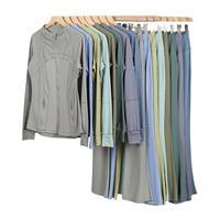 Ensemble de yoga personnalisé pour femme : veste et leggings taille haute, unis, froncés, à fermeture éclair, séchage rapide, respirants et écologiques pour la gym