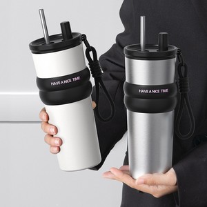 Pastellfarbener Isolierbecher mit Strohhalm - 24oz Wiederverwendbarer Kaffeebecher mit Silikon-Griffhülle, Herzanhänger und Tragegurt - Product Image 6