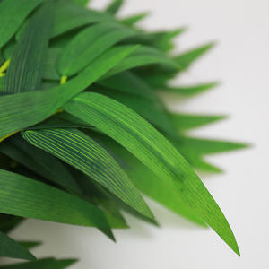 D448 Hojas de bambú de imitación ignífugas, rama individual de plástico, pequeñas hojas de sauce, plantas verdes de interior para ingeniería y bodas - Product Image 3