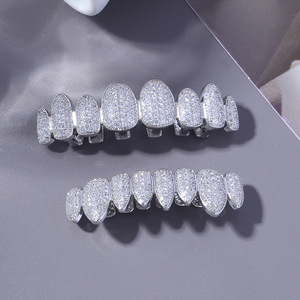 Fine Grillz – Couronnes dentaires 8 dents or et argent, micro-incrustation de zircon, unisexe, usage quotidien, design géométrique - Product Image 1