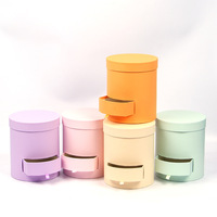 Boîte cadeau ronde en carton rigide à double couche de couleur macaron avec gaufrage en feuille pour la vente en gros