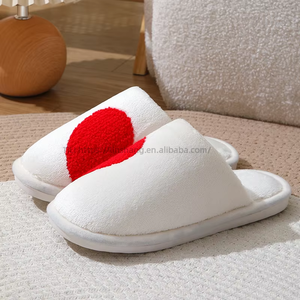 Pantoufles d'intérieur chaudes et plates pour femmes, motif cœur, pour la Saint-Valentin, vente en gros, mignonnes pantoufles en forme de cœur pour l'hiver - Product Image 6