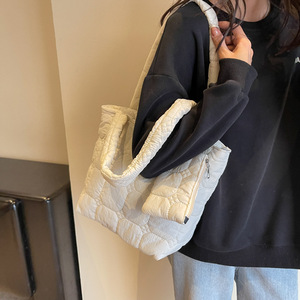 Sac fourre-tout rembourré matelassé pour femmes épaule hiver tissu croix corps sac de messager casual sac à provisions sacs à main sac à main 2023 nouveau - Product Image 3