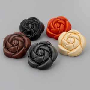 Botones de Plástico Rectangulares Versátiles de Alta Gama con Diseño de Rosas Pequeñas y Coloridas para Mujer, en Aleación de Zinc - Product Image 3