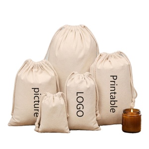 Sacs à cordon pliables en toile de coton beige au design personnalisé avec motif lettres et logo sérigraphié de taille moyenne - Product Image 1