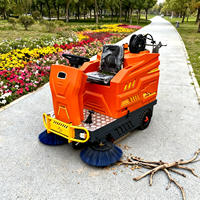 Balayeuse électrique industrielle Mech X6 Triple-Sweep, configuration standard, pour entrepôts et nettoyage des surfaces routières