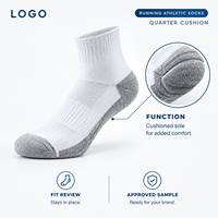 Chaussures de course athlétiques blanches à semelle coussinée, respirantes, en maille, avec gestion de l'humidité, maintien du talon et bout plat