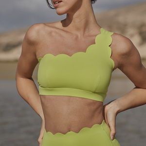Débardeur avec soutien-gorge de sport à soutien moyen bonnets rembourrés amovibles coupe amincissante design de dos élégant pour le fitness et le yoga - Product Image 5