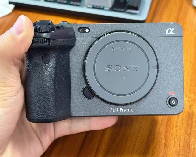 Used Professional 4k 120P Full Frame Cinema Line Camera FX3 LCD Touchcreen with Image Stabilization