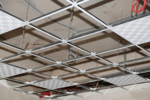 Grille <span class=keywords><strong>de</strong></span> <span class=keywords><strong>plafond</strong></span> à haute capacité et profilé métallique pour système <span class=keywords><strong>de</strong></span> <span class=keywords><strong>plafond</strong></span> suspendu industriel et cadre <span class=keywords><strong>de</strong></span> <span class=keywords><strong>plafond</strong></span> métallique - Product Image 5