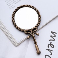 Miroir de poche rond vintage personnalisé avec nœud papillon, mini miroir de maquillage en métal torsadé pour cadeaux promotionnels