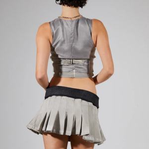 Nuevo Conjunto de Dos Piezas para Mujer, Sexy y Moderno, Top Corto con Cuello en V, Minifalda Plisada de Cintura Baja, Estilo Retro Lavado al Ácido - Product Image 2