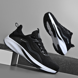 Vente en gros de nouvelles chaussures de créateur chaussures de sport pour hommes chaussures respirantes en maille avec bout décontracté semelle intérieure à la mode course quatre saisons - Product Image 2