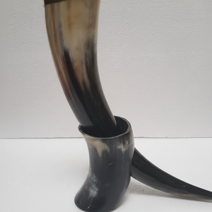 Verres à boire en corne faits sur mesure avec supports, fabriqués à la main en Inde pour la vente en gros à bas prix - Product Image 1